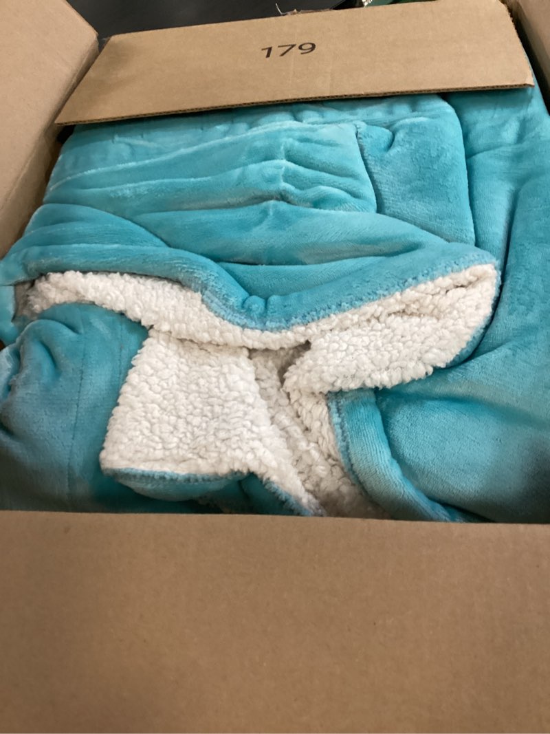 Condition photo showing As Is for Homemate Electric Heated Blanket Queen Size - 84"x90" Heating Blanket Queen Size Dual Control 1/2/4/6/8 Hours Auto-Off 10 Heat Level Over-Heat Protection Flannel Sherpa ETL Certification 14 - Aqua 84 Inch x 90 Inch