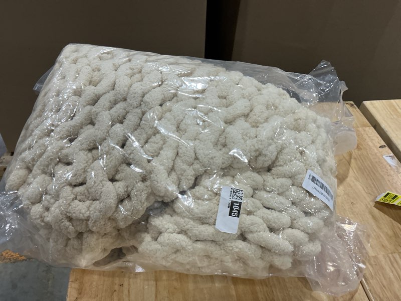 Condition photo showing Good Condition for bigacogo chunky knit throw blanket for couch, 40x60 inches, beige | hand knit with jumbo chenille, soft breathable cable knit for sofa bed living room, machine washable, gift for mom friend beige 40"x60" (medium size throw?
