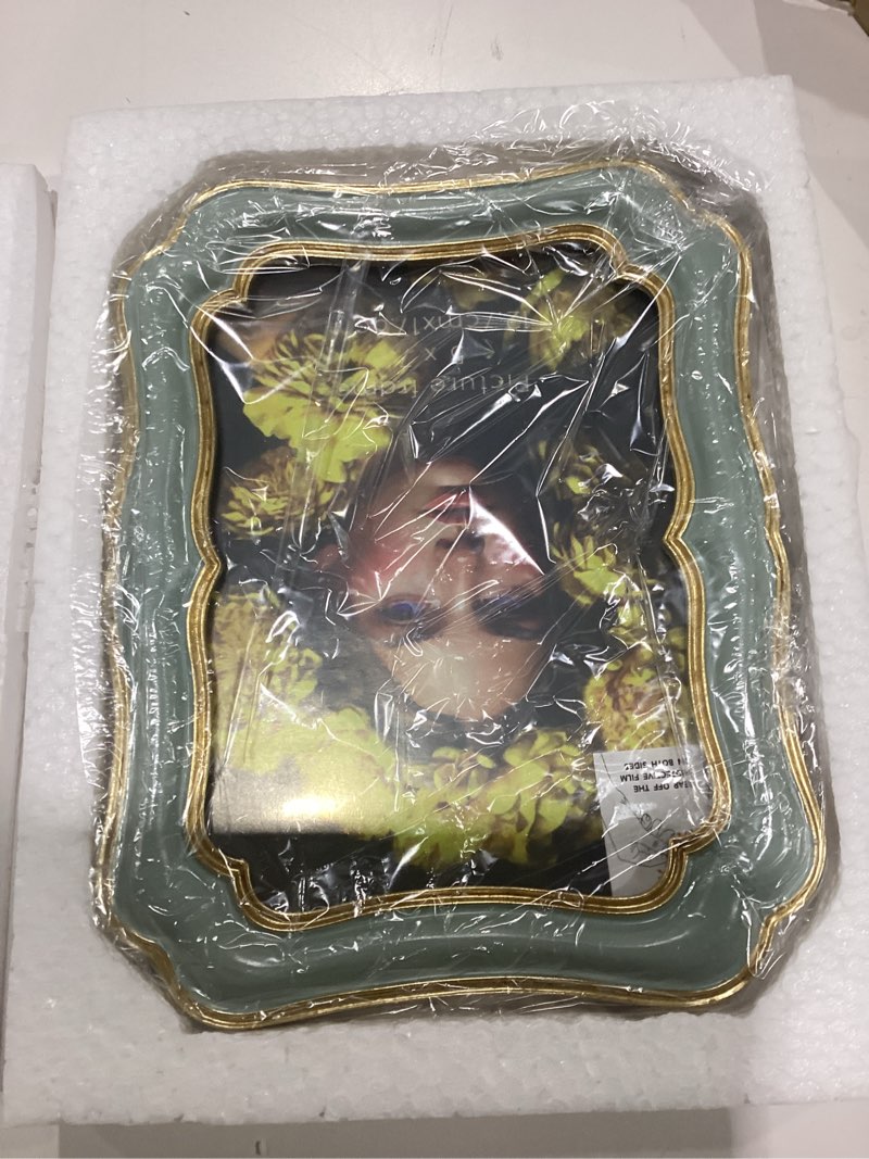 Condition photo showing New/Like New for pharege 5x7 vintage picture frame green gold, ornate antique picture frame for 5x7 photo, retro photo frame for tabletop vertical or horizontal display, 1 pack green 5x7 inch