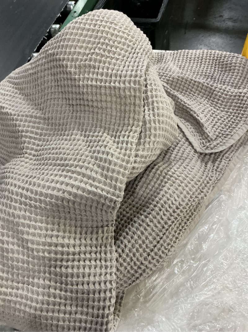 Condition photo showing Good Condition for quince, organic waffle bed blanket full queen/dove