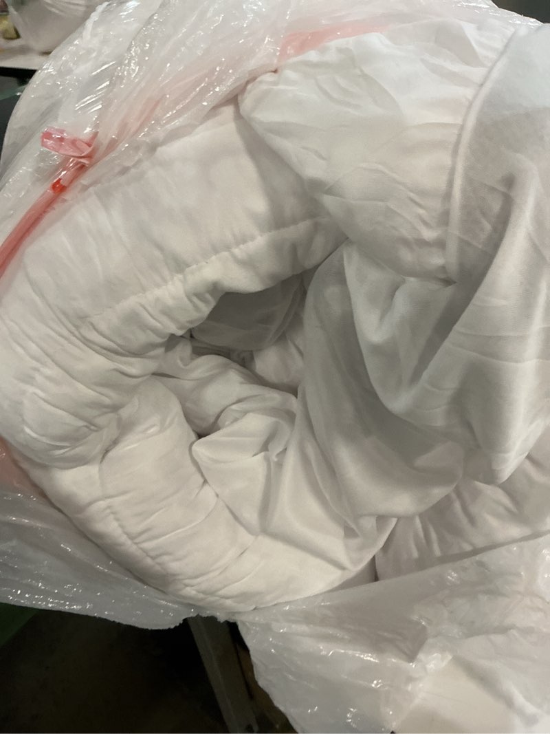 Condition photo showing Good Condition for 4 Inch Memory Foam Mattress Topper - L2 (60"x80")