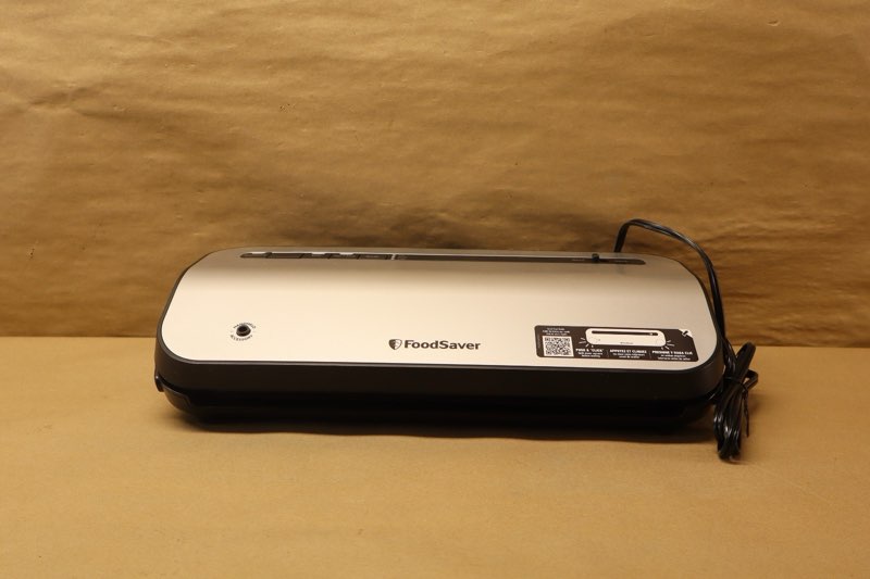 foodsaver vs2270 14-piece starter kit with vacuum seal roll and bags