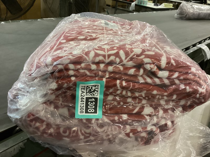 Condition photo showing New/Like New for Christmas Red 8x10 Area Rug Washable Living Room Carpet Snowflake Holiday Decor Bedroom Rug Decorative Xmas Non Slip Soft Low Pile Boho Carpet Dining Room Office Playroom 8' x 10' (Rectangular) Red