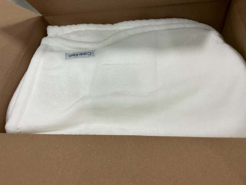 Condition photo showing Good Condition for Calvin Klein - Twin Blanket, Soft Plush Bedding, Medium Weight Bed Blanket (White, Twin) White Twin