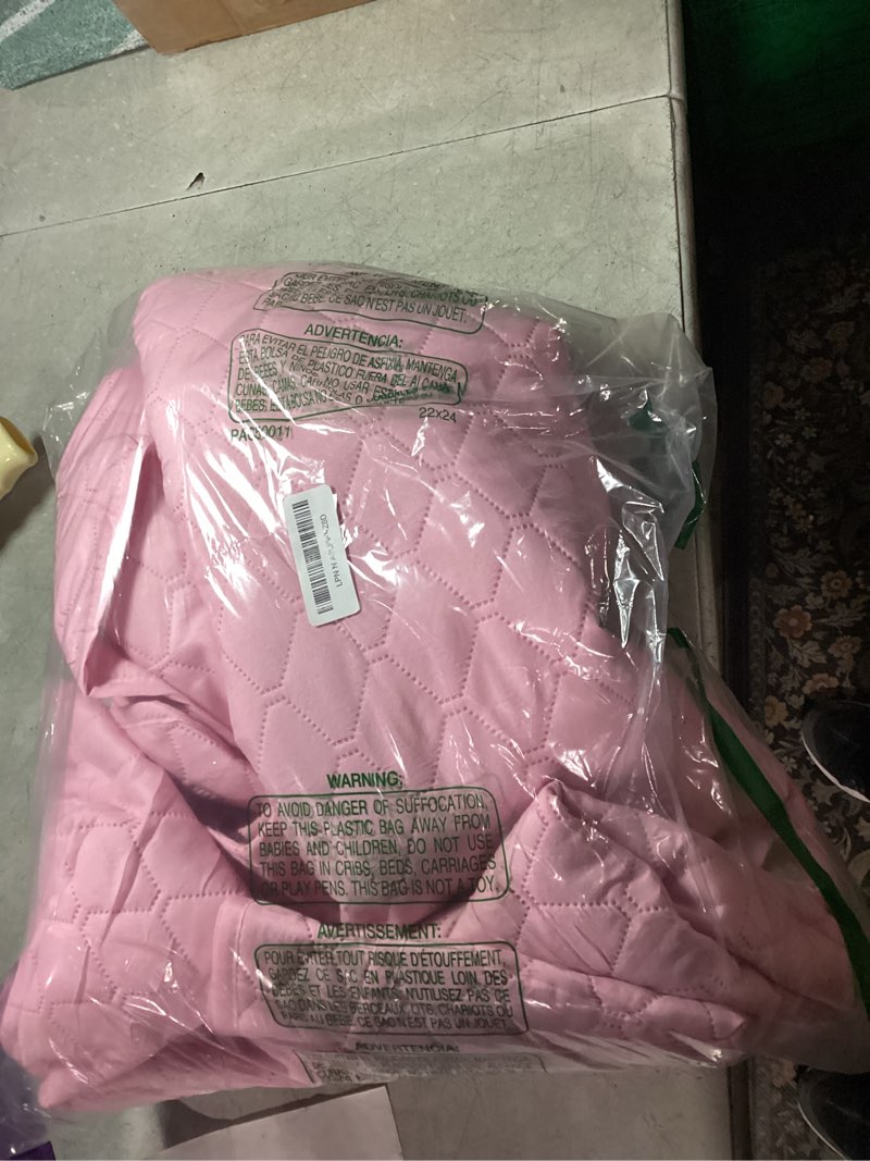 Condition photo showing New/Like New for Exclusivo Mezcla Reversible Full Queen Quilt Bedding Set with Pillow Shams, Lightweight Quilts Queen Size, Soft Bedspreads Bed Coverlets for All Seasons - (Bright Pink, 90"x96") Bright Pink Full/ Queen