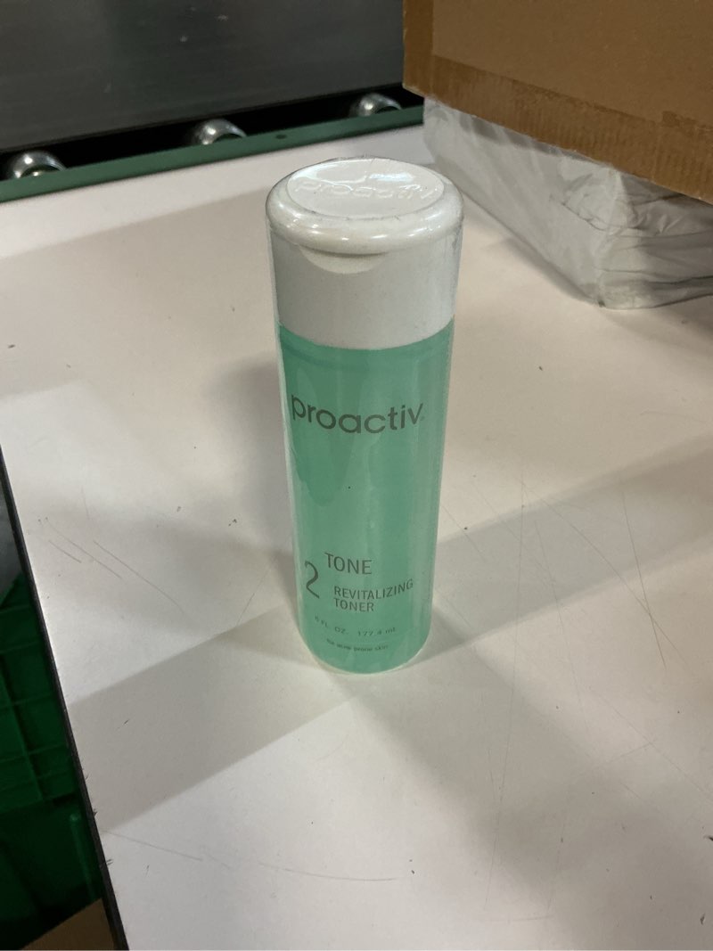 Condition photo showing New/Like New for Proactiv Hydrating Facial Toner for Sensitive Skin Alcohol Free Toner for Face Care Pore Tightening Glycolic Acid and Witch Hazel Formula Acne to Balance & Remove Impurities, Light Teal, 6 Fl Oz Unscented 6 Ounce (Pack of 1)