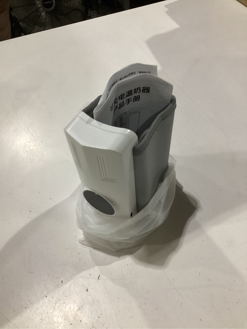 Condition photo showing New/Like New for portable battery-powered baby bottle warmer with temperature display, travel-friendly milk warmer for on-the-go feeding