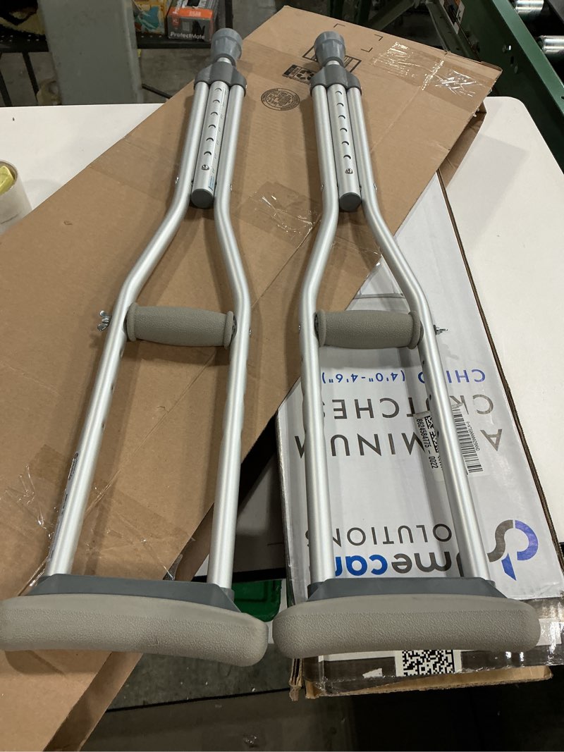 Condition photo showing Good Condition for Dynarex Adjustable Aluminum Crutches, Child