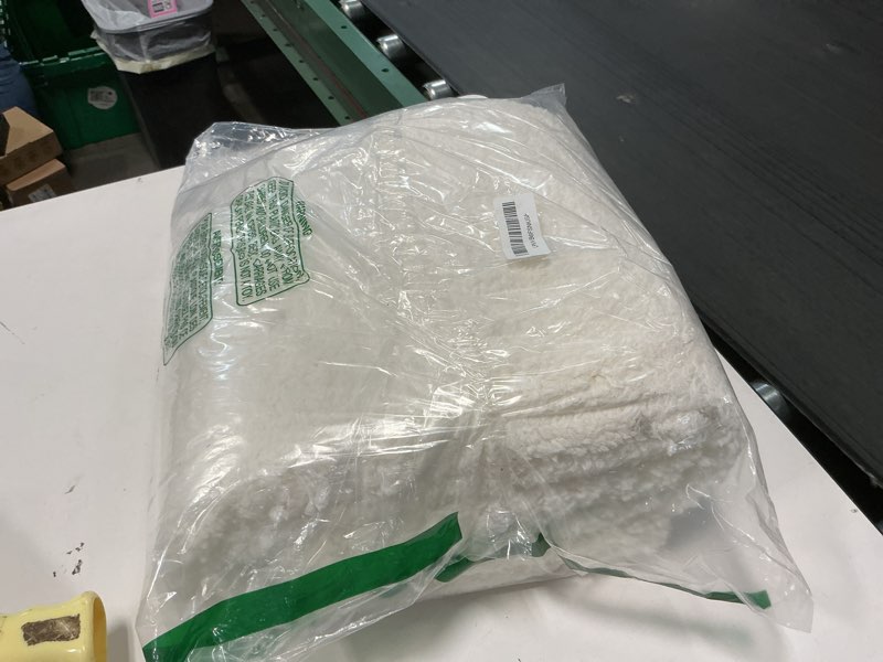 Condition photo showing Good Condition for AROGAN Cream White Luxury Long Bathroom Runner Rug 24×72 Inch, Soft and Absorbent Non Slip Bath Mat, Rubber Backing Quick Dry Rugs Carpets, Machine Washable Plush Mats for Shower Floor 2' x 6' (24" x 72") Cream White