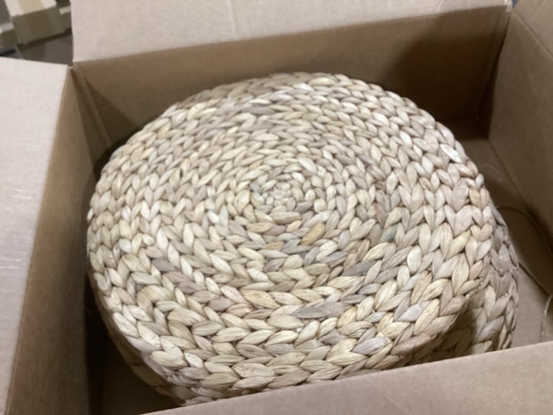 Condition photo showing Good Condition for 10 Pack, Round Woven Placemats, Natural Water Hyacinth Place mats, Braided Straw Table Mats for Dining Table, Christmas Placemats (13.8 inch) Natural 13.8 inch (Set of 10)