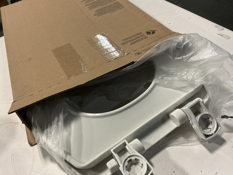 Condition photo showing Good Condition for Bemis 7300SLEC Slow Close Toilet Seat, Easy Clean Hinges and Durable Plastic Seat, Made in USA, Elongated, White