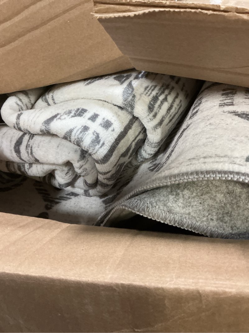 Condition photo showing Good Condition for 8x10 Area Rug for Living Room Moroccan Washable Rugs Non Slip Indoor Floor Carpet Foldable Large Soft Area Rug for Dining Room Bedroom with Low Pile(Grey,8'x10') Grey 8'x10'(Rectangular)