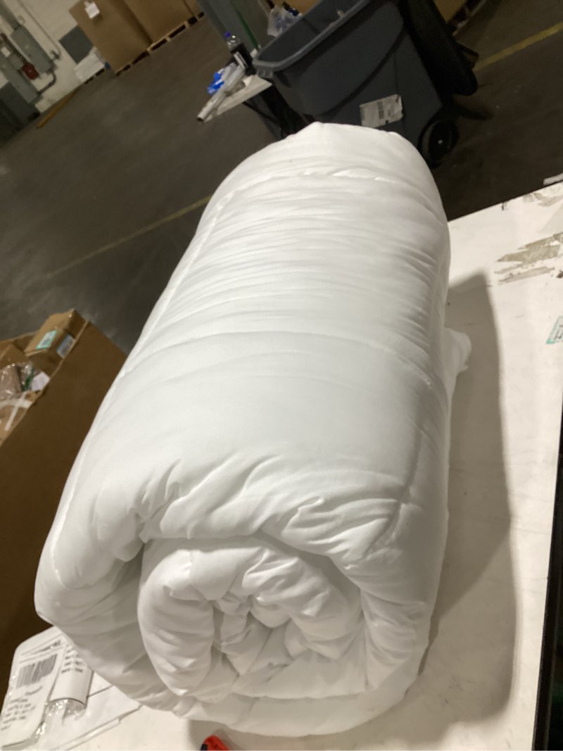 Condition photo showing Good Condition for Bedsure Queen Comforter Set, White Soft Prewashed Bedding for All Seasons, 3 Pieces GentleSoft™ Bed Set, 1 Lightweight Comforter (90"x90") and 2 Pillowcases (20"x26") Queen(90"x90") 02 - White