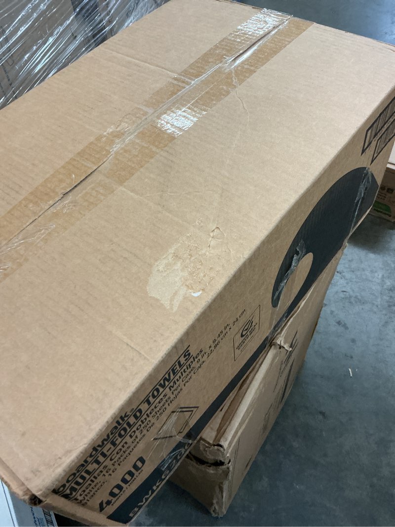 Condition photo showing New/Like New for boardwalk multifold commercial paper towels, 1-ply, 16 packs, 250 sheets per pack, white