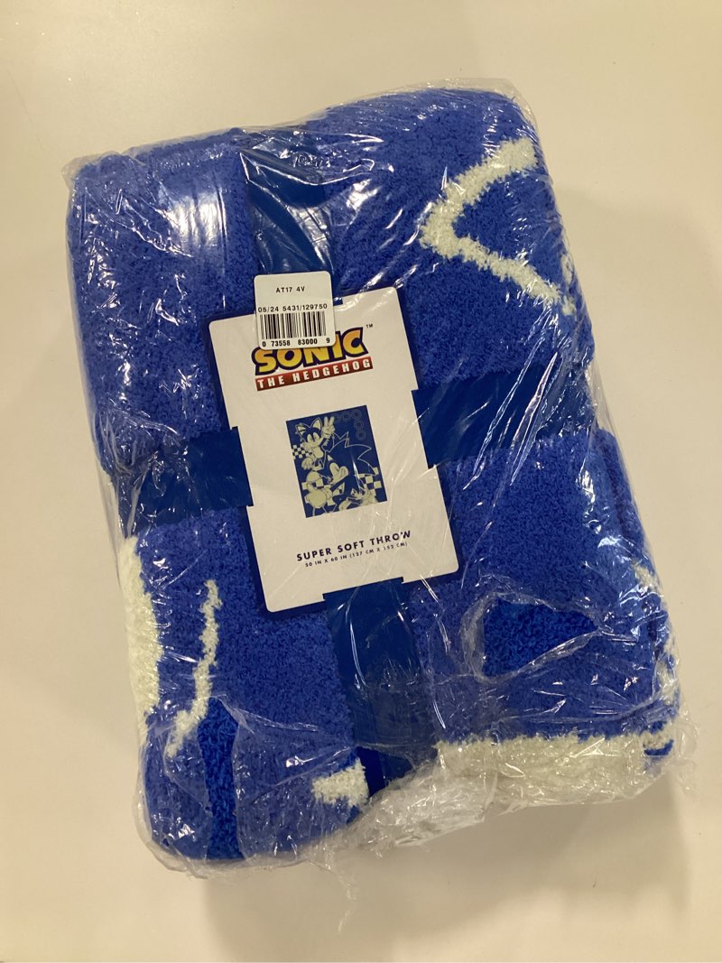 Condition photo showing New/Like New for (DIFFERENT DESIGN) Franco Kids Bedding Super Soft Plush Throw Blanket, 50 in x 60 in, Sonic The Hedgehog, Anime 50 in x 60 in Sonic the Hedgehog