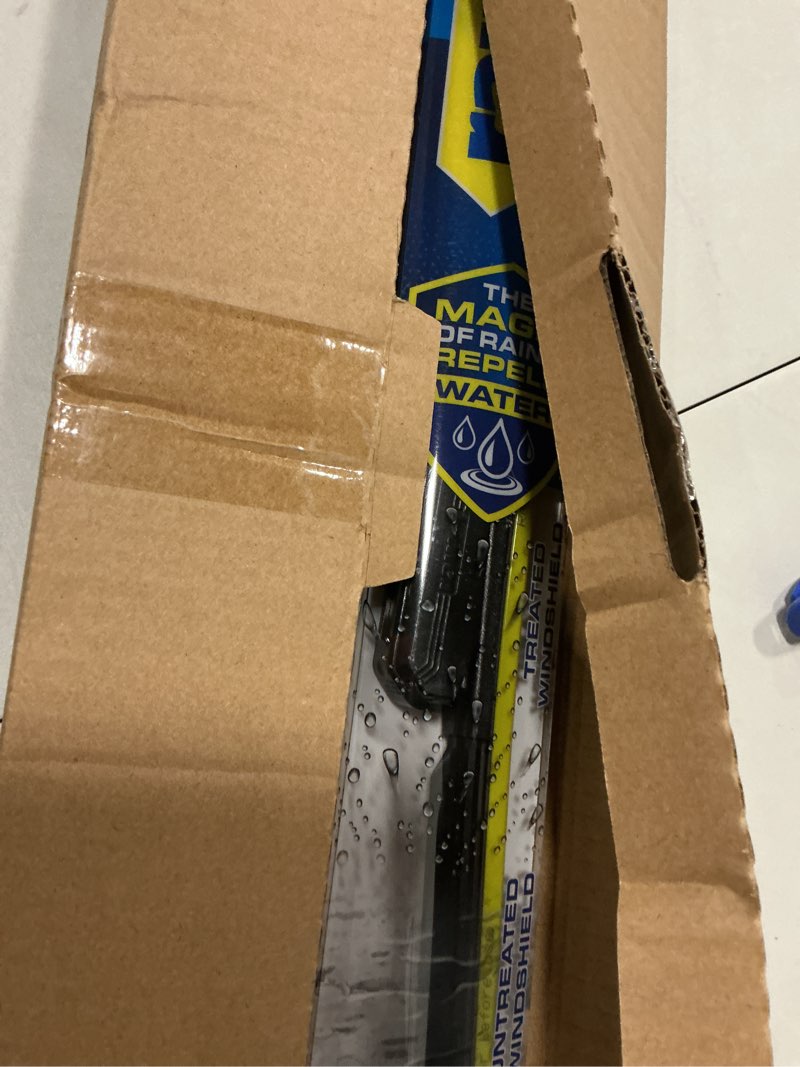 Condition photo showing New/Like New for rain-x 810318 repellency water repellent wiper blades, 18" windshield wiper, all weather streak-free for enhanced visibility w/water repellency formula [amazon exclusive] 18" water repellency
