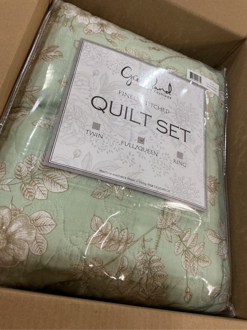 Condition photo showing New/Like New for greenland home olivia butterfly garden reversible quilt set, 3-piece full/queen, mint 3-piece full/queen mint