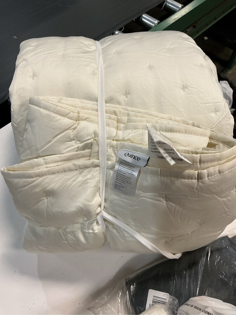 Condition photo showing Good Condition for quince bamboo dream quilt white queen