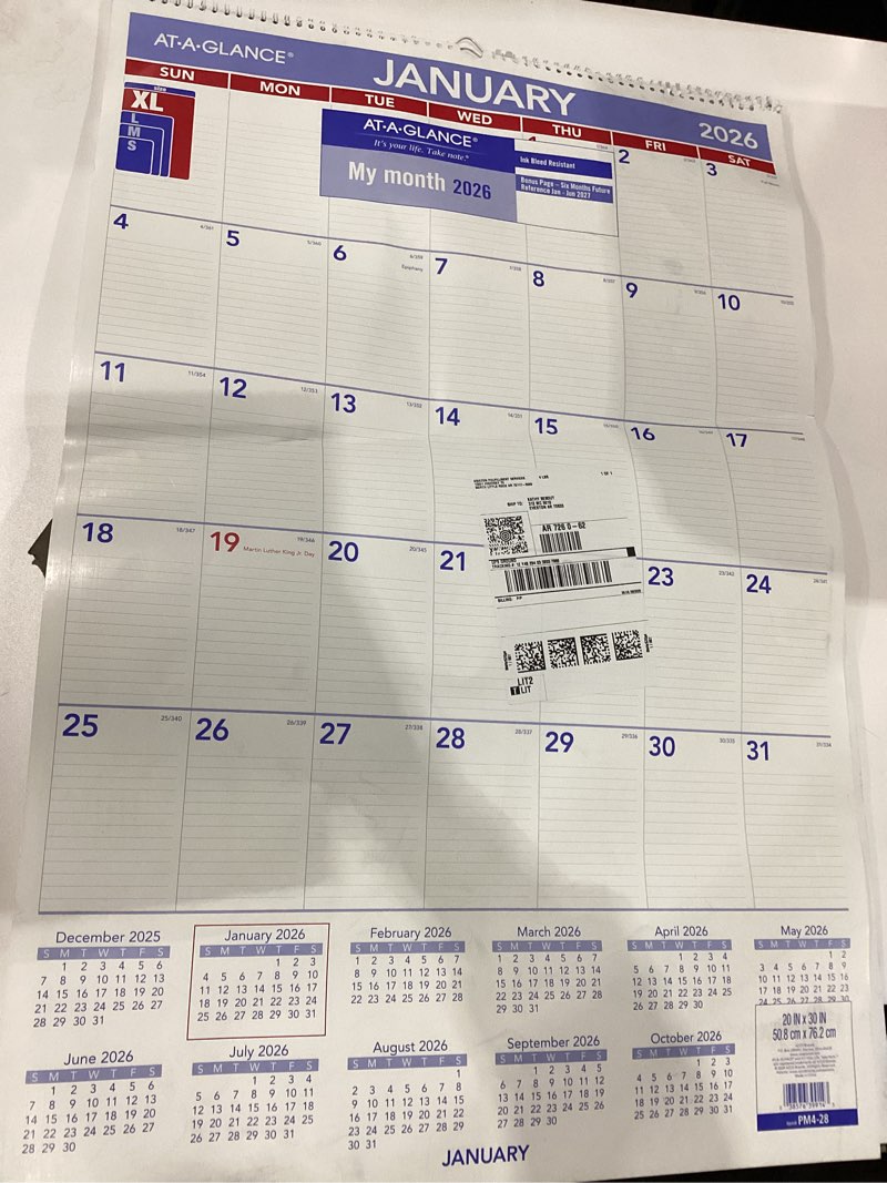 At a glance 2026 calender 20inx30in *damaged*