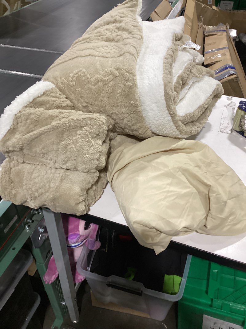 Condition photo showing Good Condition for luxury flannel fleece sherpa comforter set twin size, jacquard boho stripes down alternative comforter khaki, 3 pieces ultra soft and warm bedding set for winter (1 comforter + 2 pillowcases) khaki twin 66"x86"