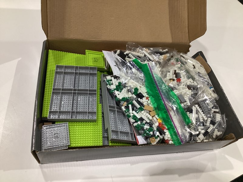 Condition photo showing As Is for CAXIMSY White House Model Micro Mini Building Block Sets for Adults Architecture Landmark Series Kit Toy Gift for Kids 3000 Pieces