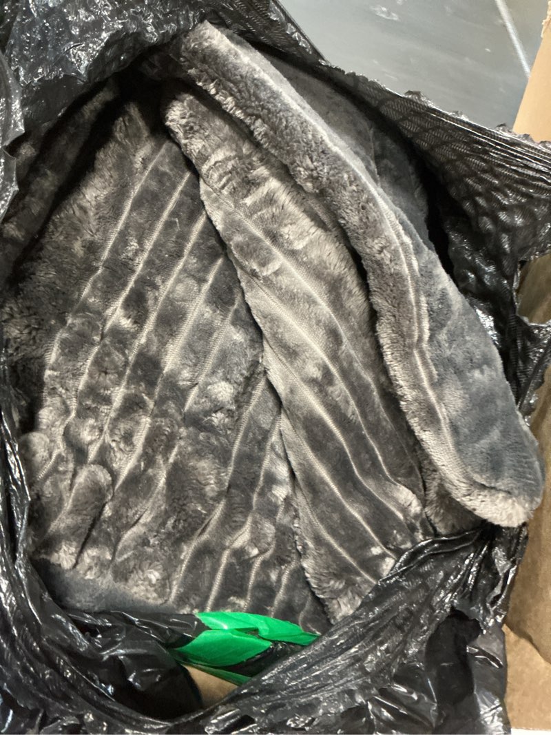 Condition photo showing Good Condition for Amélie Home Luxury Flannel Fleece Queen Comforter Set,Soft Warm Striped Plush Bedding Set for Winter