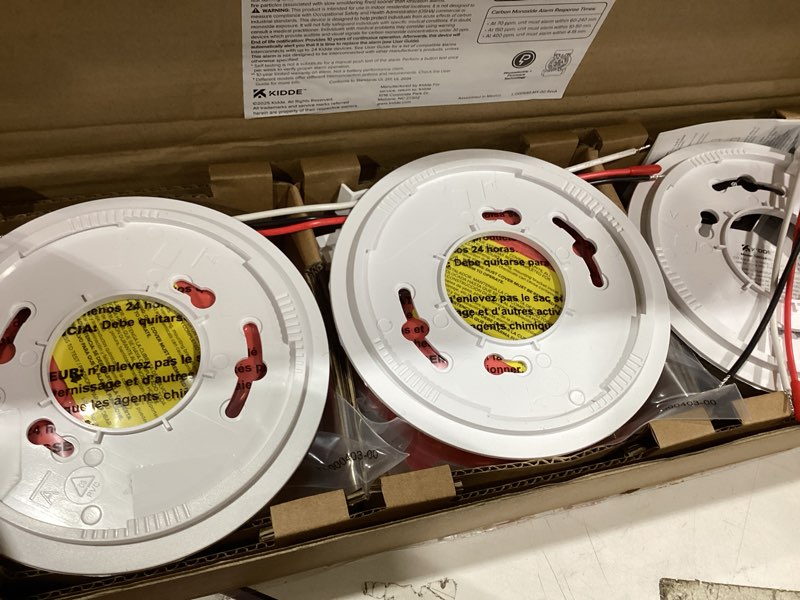 Condition photo showing Good Condition for kidde smoke and carbon monoxide detector, hardwired with 10-year battery backup, voice alerts, led status lights, interconnected, 85 db alarm, 5 inches, 30cua10-v, 3 pack