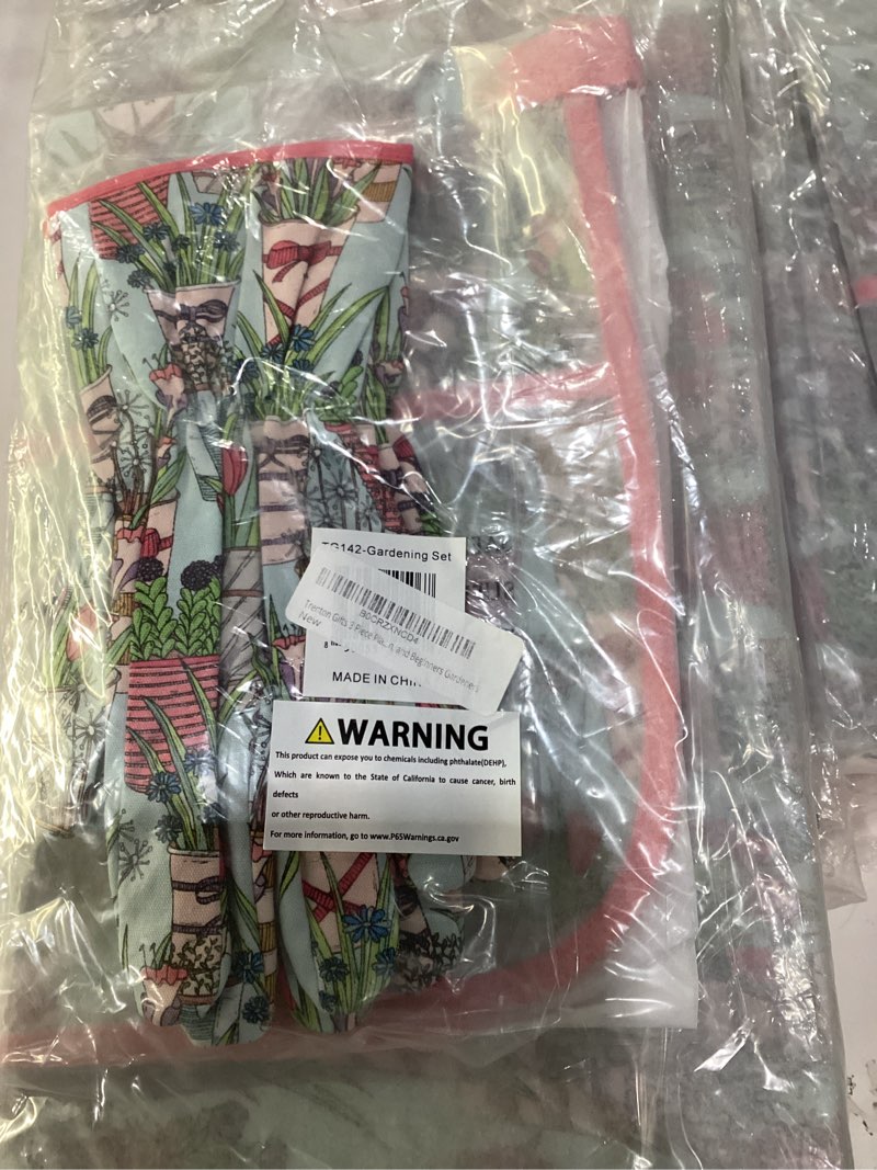 Condition photo showing New/Like New for Trenton Gifts 3 Piece Plant Design Garden Set: Garden Apron, Kneeling Pad & Gardening Gloves - Ideal Gifts for Women, Men, and Beginners Gardeners