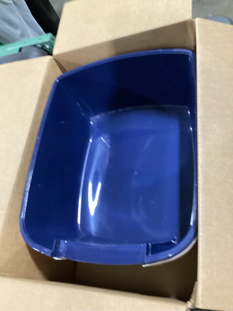 Condition photo showing Good Condition for iris usa cat litter box, large enclosure with front door flap and scoop, covered box with handle and buckles for portability and privacy, navy/white