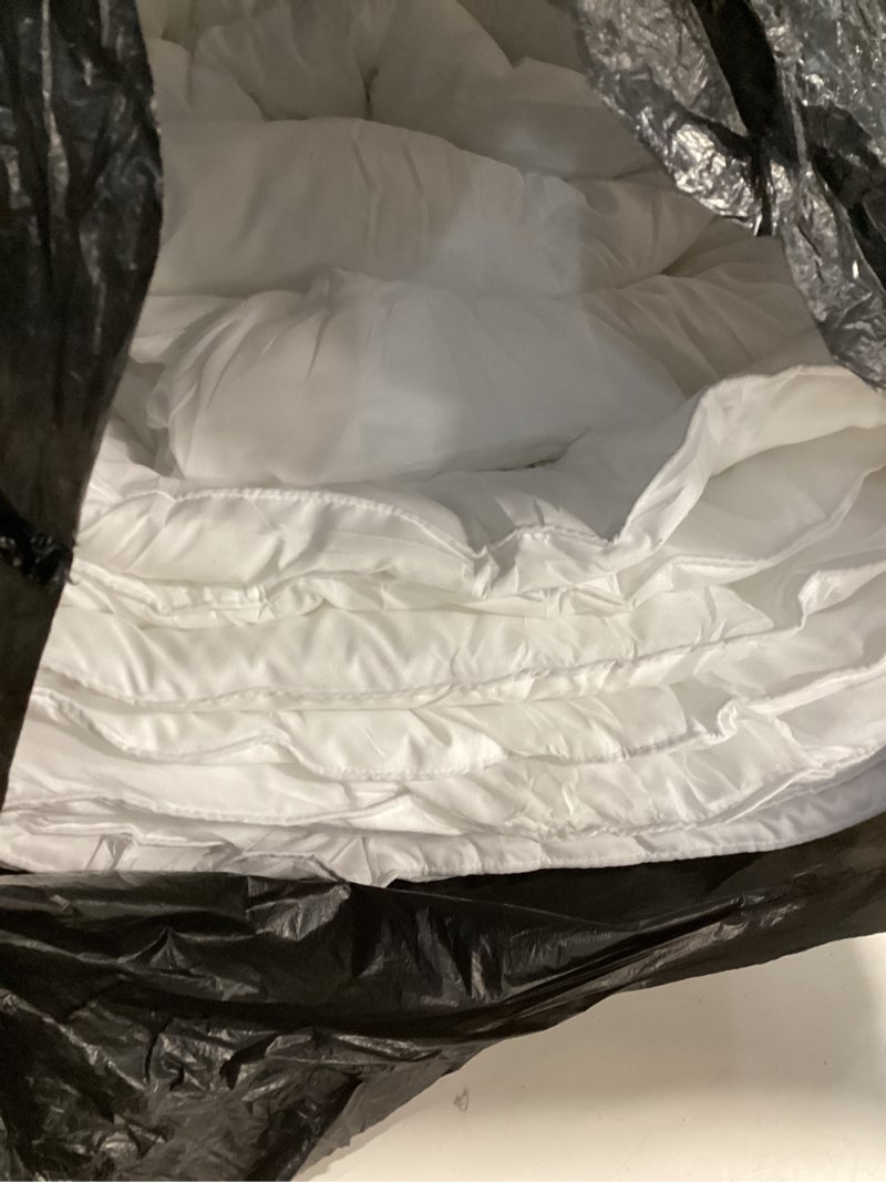 Condition photo showing As Is for TEXARTIST Premium 2100 Series Queen Comforter All Season Breathable White Comforter Soft 4D Spiral Fiber Quilted Down Alternative Duvet Insert with Corner Tabs Luxury Hotel Style (88"x88") Queen Comforter White Comforter