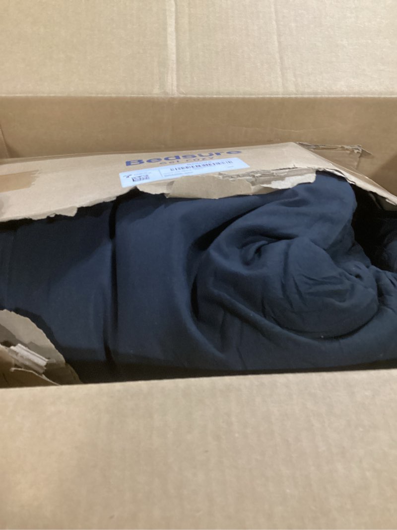 Condition photo showing Good Condition for Bedsure Comforter Duvet Insert - Quilted Comforters Oversized King Size, All Season Duvet, GentleSoft Down Alternative Bedding, with 8 Tabs, Gifts for Women/Men, Black, Oversized King 116 x 98 Inches Black Oversized King