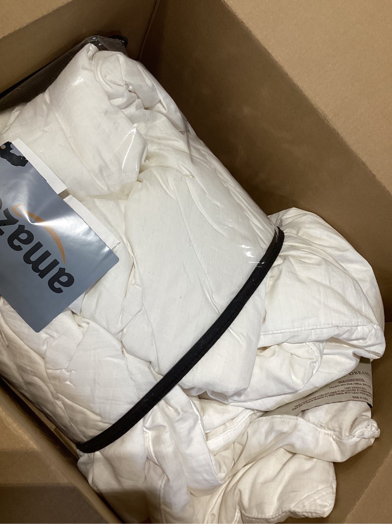 Condition photo showing New/Like New for CUDDLE DREAMS Silk Comforter for Winter, 100% Long-Strand Silk Filling, Natural & Breathable (Queen Size) Winter QUEEN, 86 IN x 90 IN