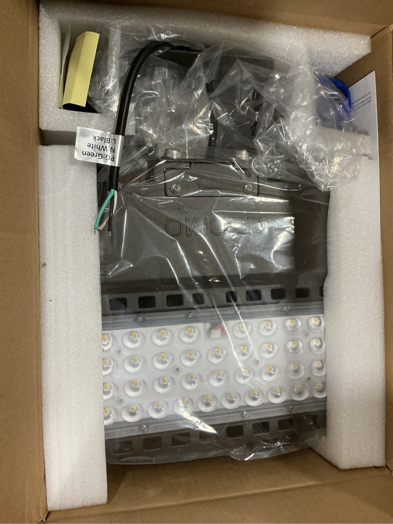 Condition photo showing Good Condition for 22500lm LED Parking lot Light Trunnion Dusk to Dawn 150W LED FloodLights Outdoor Wall Mount Security Commercial 85-277V IP65 Waterproof 5500K Shoebox Barn Light for Yard,Street 3 Pack 150w-3 Pack