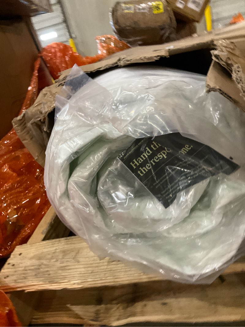 Condition photo showing Good Condition for 14 inch queen mattress