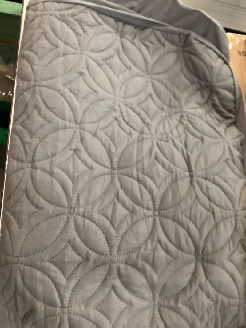 Condition photo showing Good Condition for BEDLORE Waterproof Mattress Protector, Queen Size Mattress Pad Noiseless with Deep Pocket 6\"-18\" Depth, Soft Breathable Dirt-Proof Bed Mattress Cover Washable for Home, Bedroom, Hotel (Gray) Gray Queen (similar product)