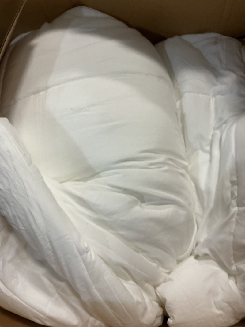 Condition photo showing Good Condition for Bedsure Comforter Duvet Insert - Quilted Comforters King Size, All Season Duvet, GentleSoft Down Alternative Bedding Blanket, with 8 Tabs, Gifts for Women/Men, White, King 90 x 102 Inches White King