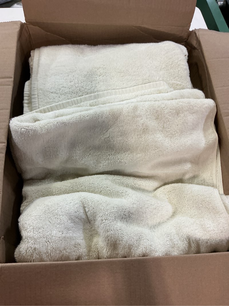 Condition photo showing Good Condition for turkish ultra plush bath towel (set of 2), one size, ivory