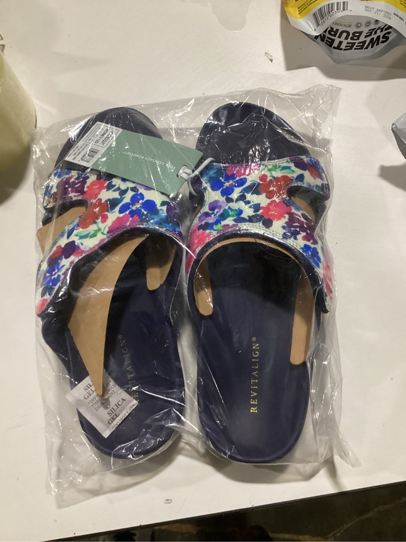 REVITALIGN Women's Kholo Bouquet, Navy Floral, 12 Wide