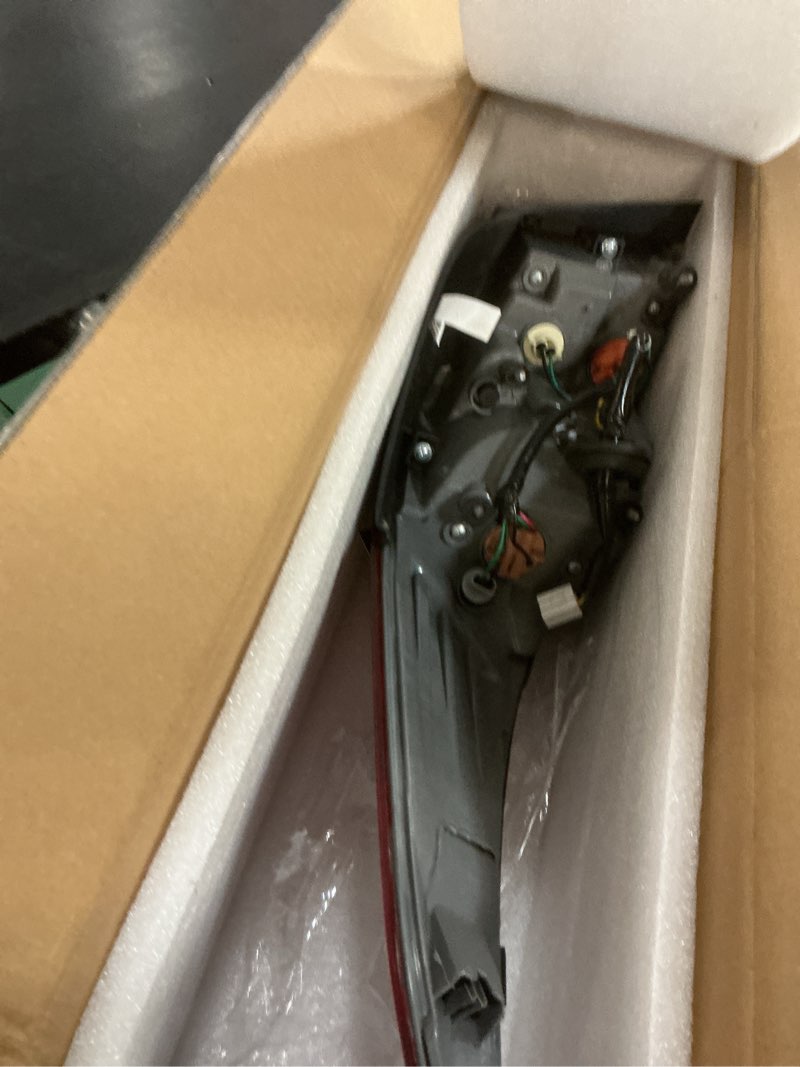 Condition photo showing New/Like New for dasbecan halogen tail light assembly compatible with 2011-2013 hyundai elantra right passenger side taillight with bulb rear lamp replace #924023y000 hy2805119
