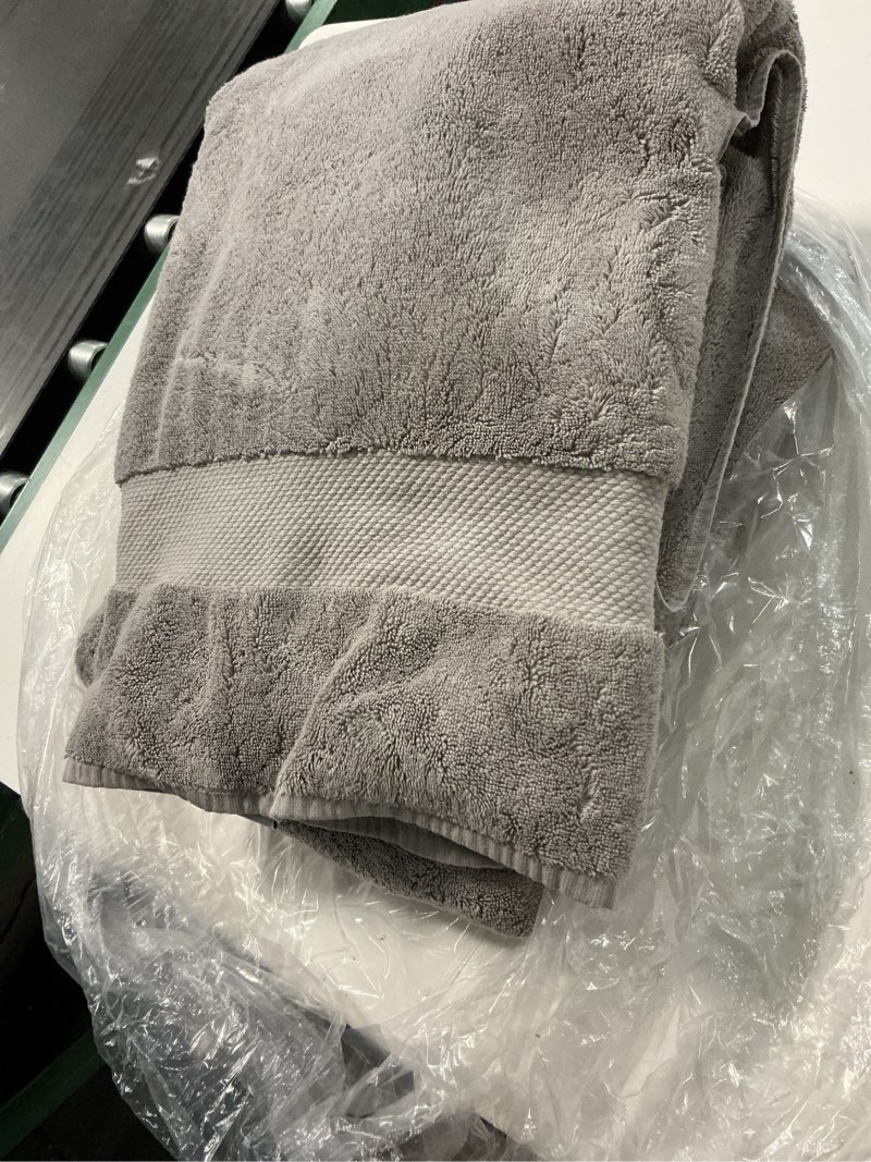 Condition photo showing Good Condition for turkish ultra plush bath sheet (set of 2)