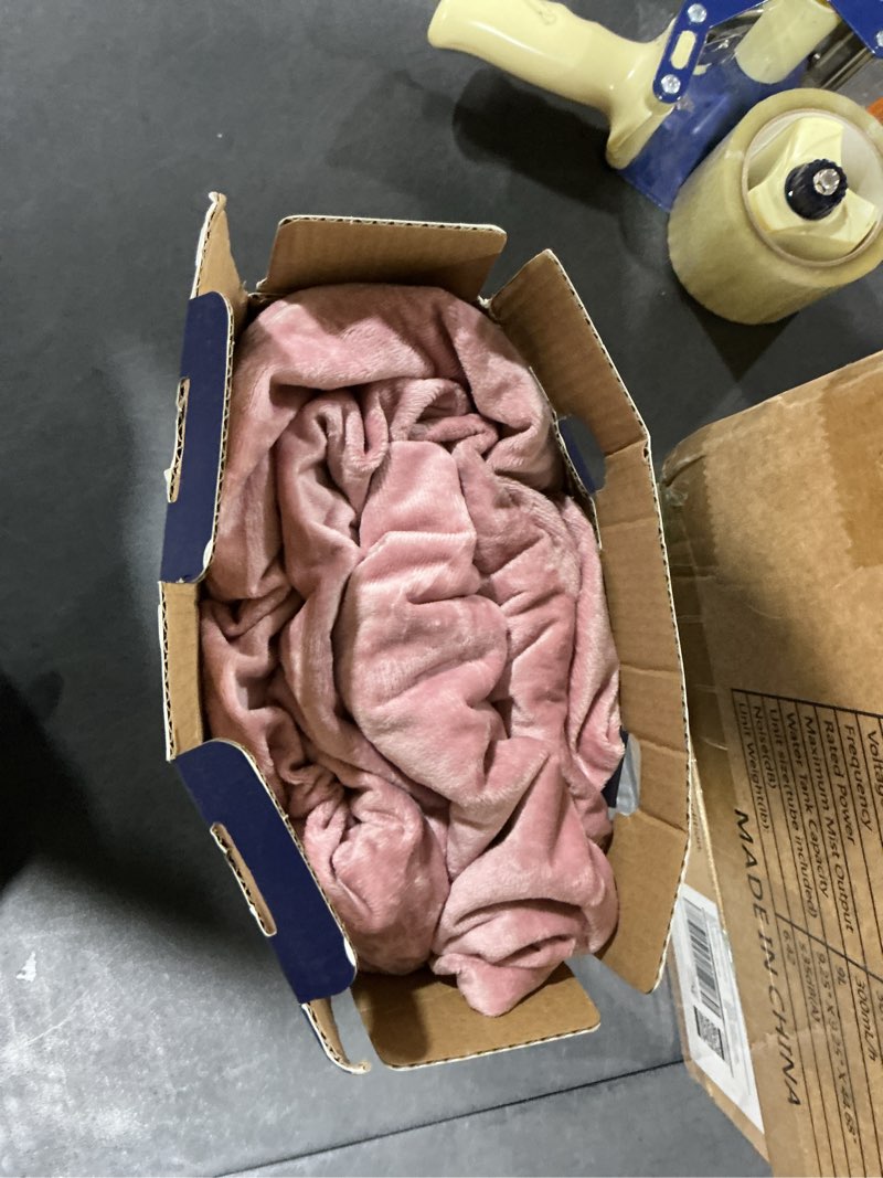 Condition photo showing Good Condition for BEDELITE Velvet Fitted Sheet and Pillowcases Set, Luxury Soft Fuzzy Bottom Sheet with Reinforced Elastic Corner Straps, Deep Pocket up to 15 Inch, 1 Fitted Sheet and 2 Pillowcases (Queen, Cream) Cream Queen