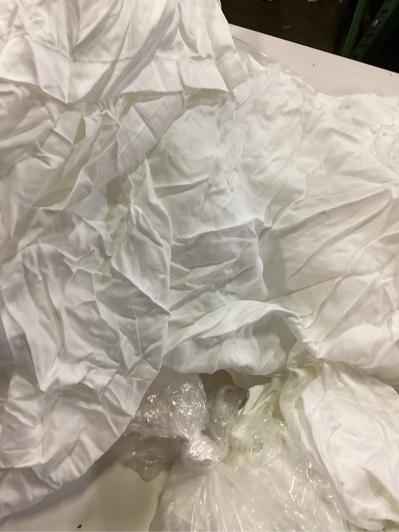 Condition photo showing Good Condition for bamboo sheet set, queen, white