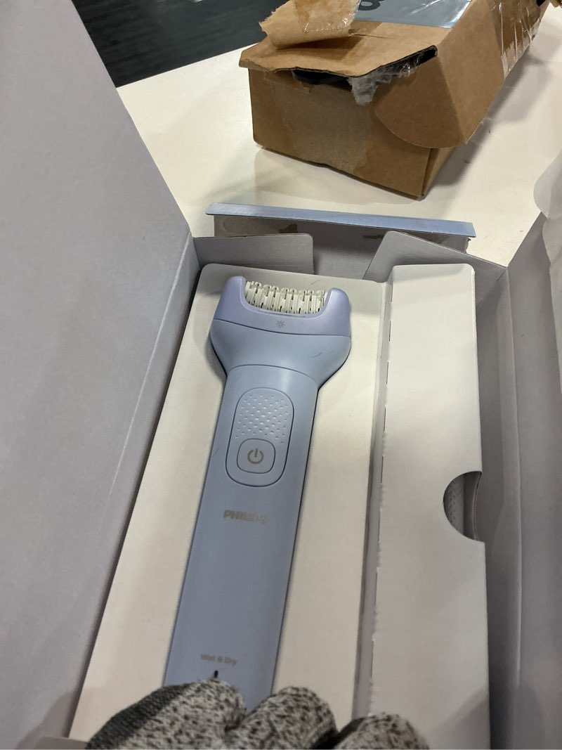Condition photo showing As Is for philips epilator series 8000 - cordless wet and dry electric epilator, hair removal for legs and body, with proguide, 3 accessories, 60 min. runtime, model bre708/00 light blue series 8000 + 3 accessories