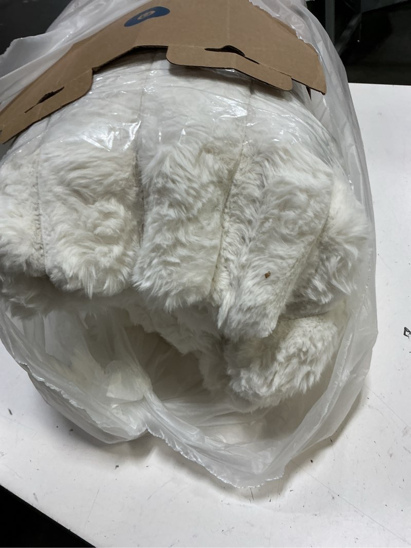 Condition photo showing Good Condition for Bedsure Faux Fur Duvet Cover King Size - White Fluffy Duvet Cover Set, Soft and Cozy Shaggy Bedding Comforter Cover, Winter Warm Luxury Fuzzy Bed Set 3 Pieces, 1 King Duvet Cover and 2 Pillowcases King (104" x 90") 01 - White Stripe (No Comforter)