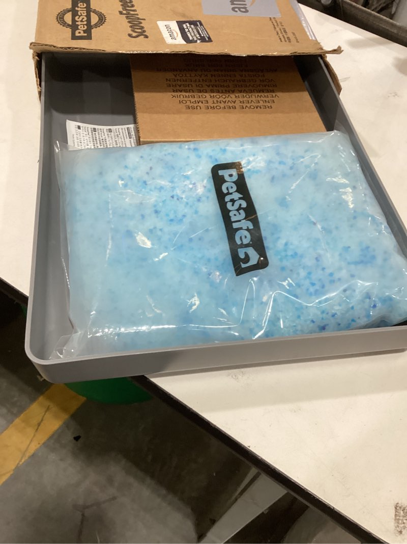 Condition photo showing Good Condition for petsafe scoopfree reusable tray with crystal litter - reduces waste - durable plastic litter insert - fast-acting odor control - easy to clean - self-cleaning litter box compatible fresh reusable tray