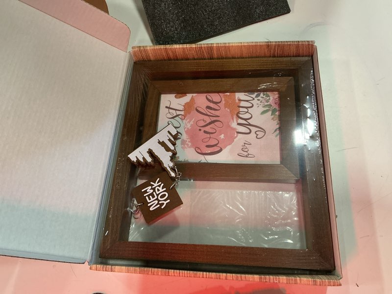 Condition photo showing New/Like New for innobeta new york city skyline gifts, nyc gifts for nyc lovers, rotating picture frame, 4x6 display photo frame, perfect for birthday & christmas