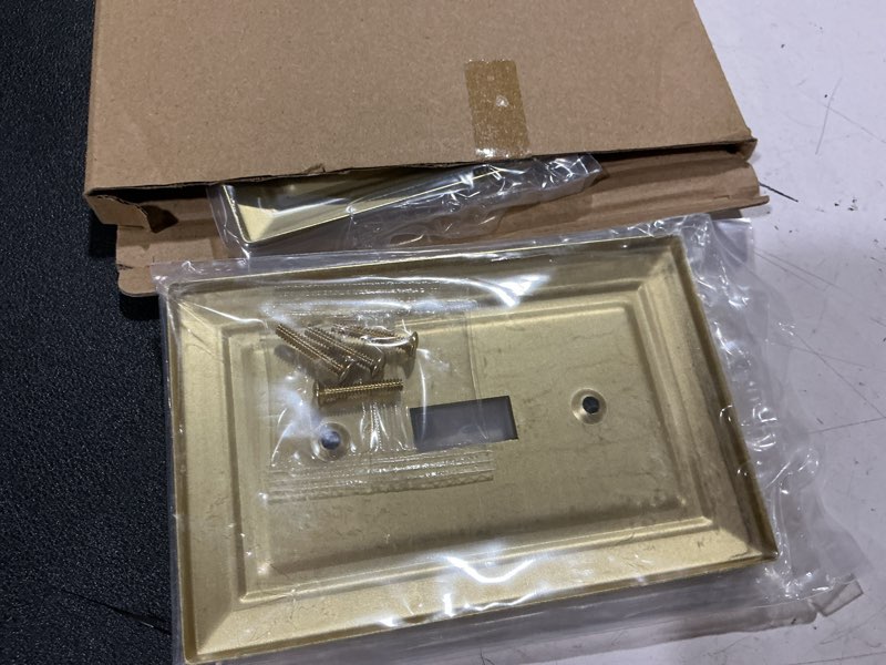 Condition photo showing Good Condition for metal wall plate for electrical outlets, decorative brass gold switch plates outlet cover, light switch cover plate, 1-gang wall plates (single toggle, 6 pack)