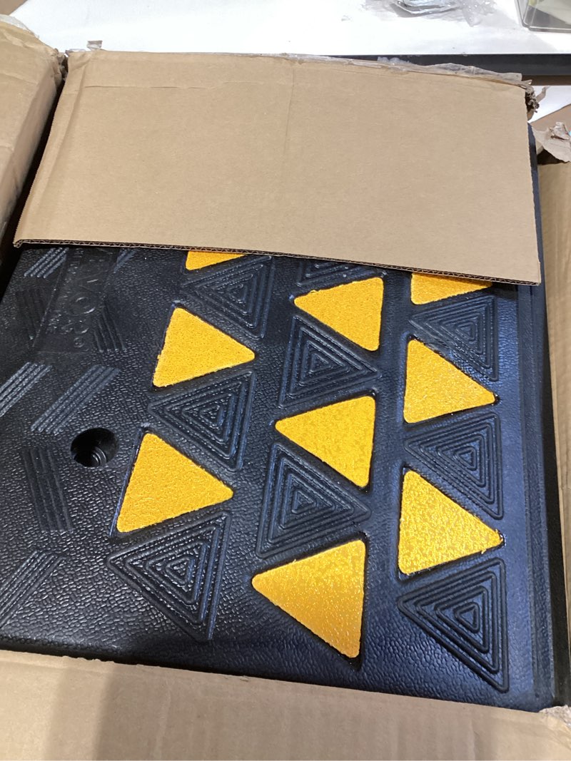 Condition photo showing Good Condition for vevor rubber curb ramp, 6" rise height 2 pack, heavy-duty 33069 lbs/15 t capacity threshold ramps, 19" l x 15" w driveway ramps with stable grid structure for cars, wheelchairs, bikes, motorcycles 6" h
