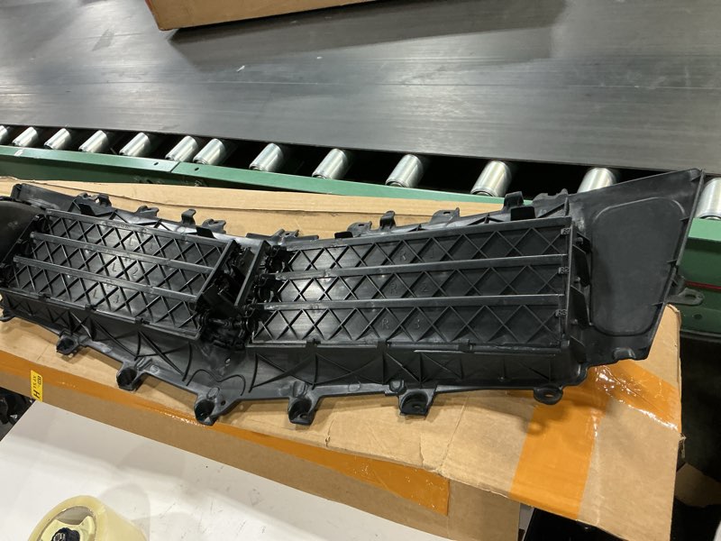 Condition photo showing Good Condition for newyall front bumper air deflector grille shutter for cadillac ats 2013 2014