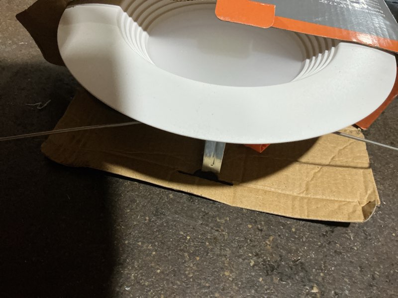 Condition photo showing Good Condition for possibly incomplete lt 5/6 in. led retrofit module with baffle trim selectable 5cct 750-lumens